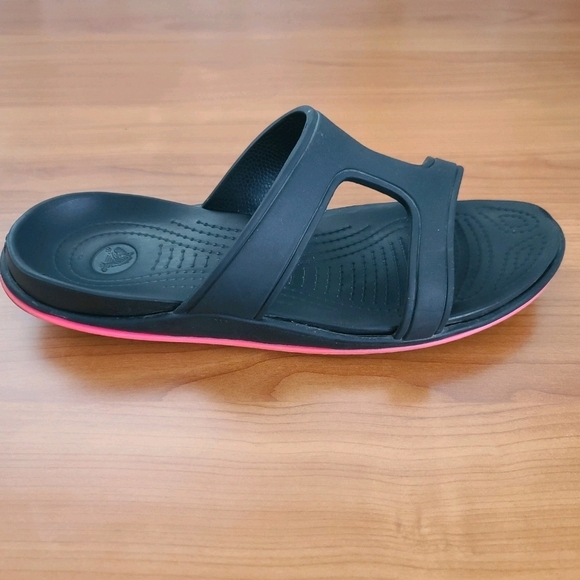 Crocs Women’s Strappy Comfort Sandals Size 11 Lightweight  Summer Shoes - Picture 1 of 7